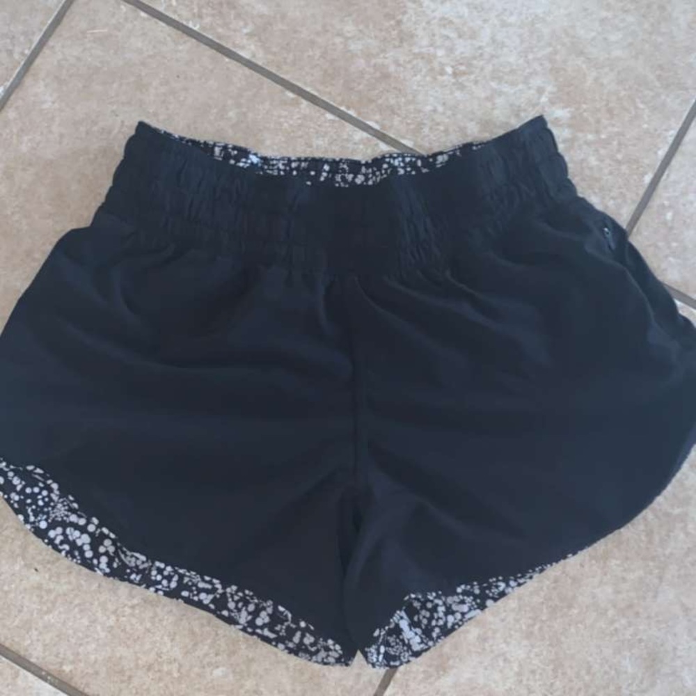 lulu lemon choose a side shorts